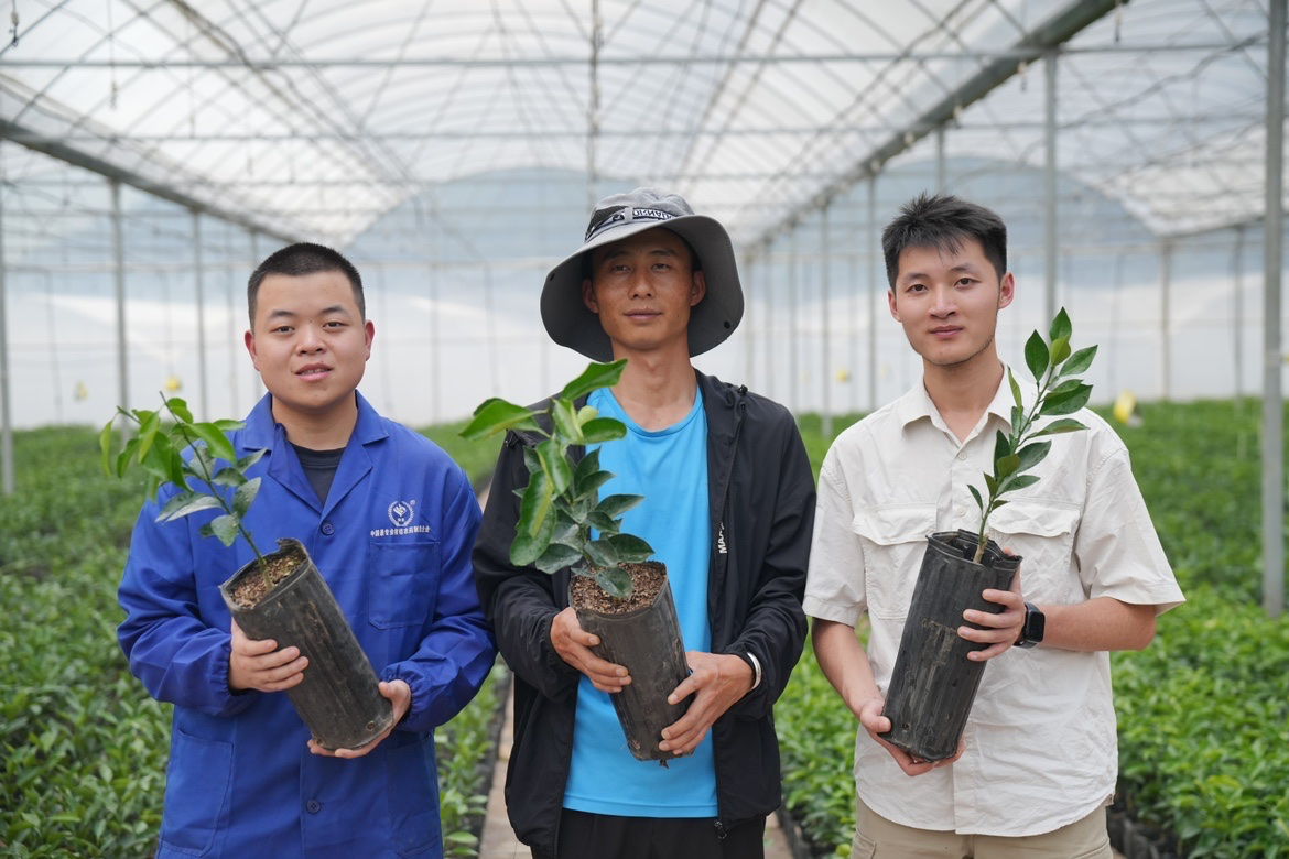 1金3银!云南经济管理学院在中国国际大学生创新大赛斩获第六个全国金奖! 第 11 张 1金3银!云南经济管理学院在中国国际大学生创新大赛斩获第六个全国金奖! 第 11 张