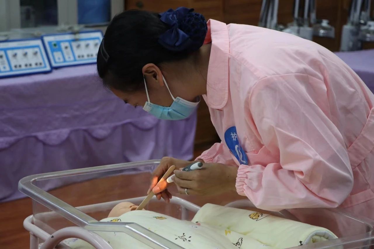 2023年昆明市职业技能竞赛暨老年人能力评估师、孤残儿童护理员职业技能竞赛在云南经济管理学院举行 第 6 张