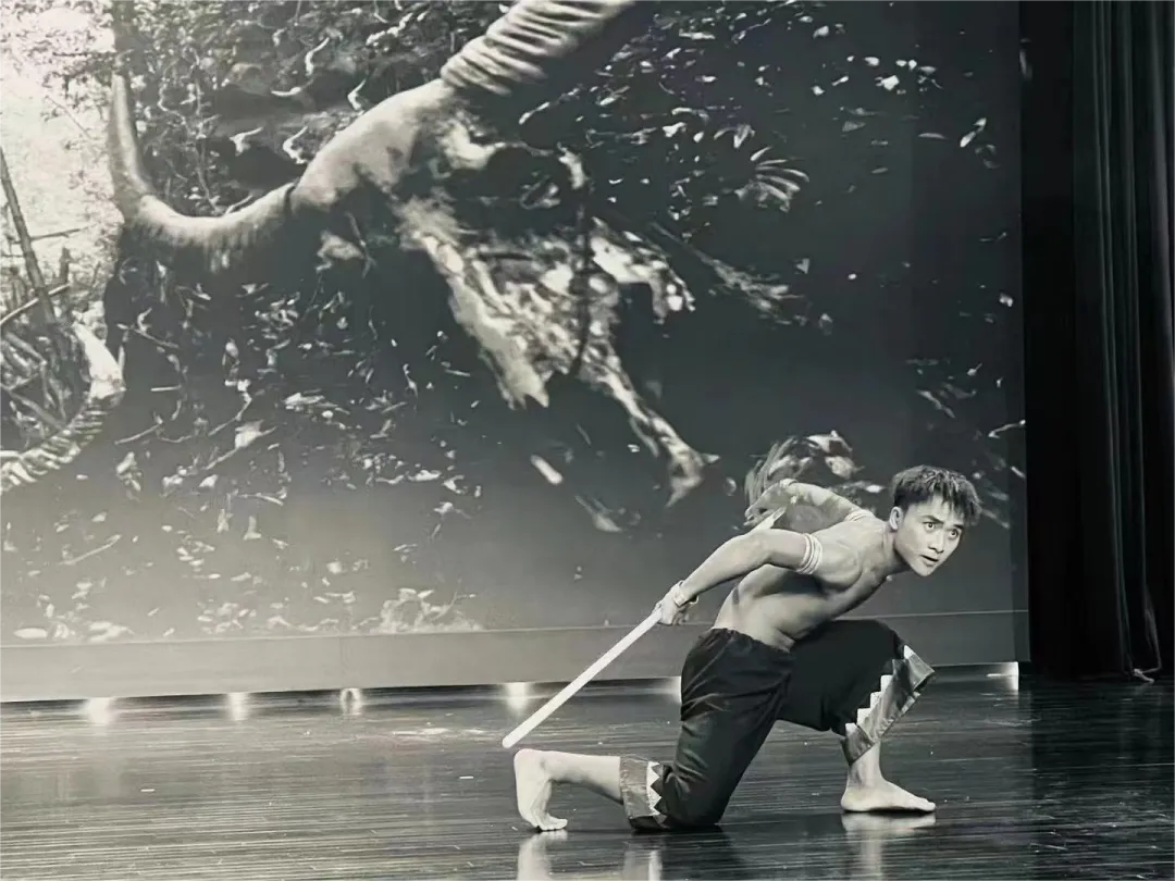 云南经济管理学院艺术与传媒学院20本科舞蹈学专业《纪元·舞20》毕业汇报展演圆满落幕 第 7 张