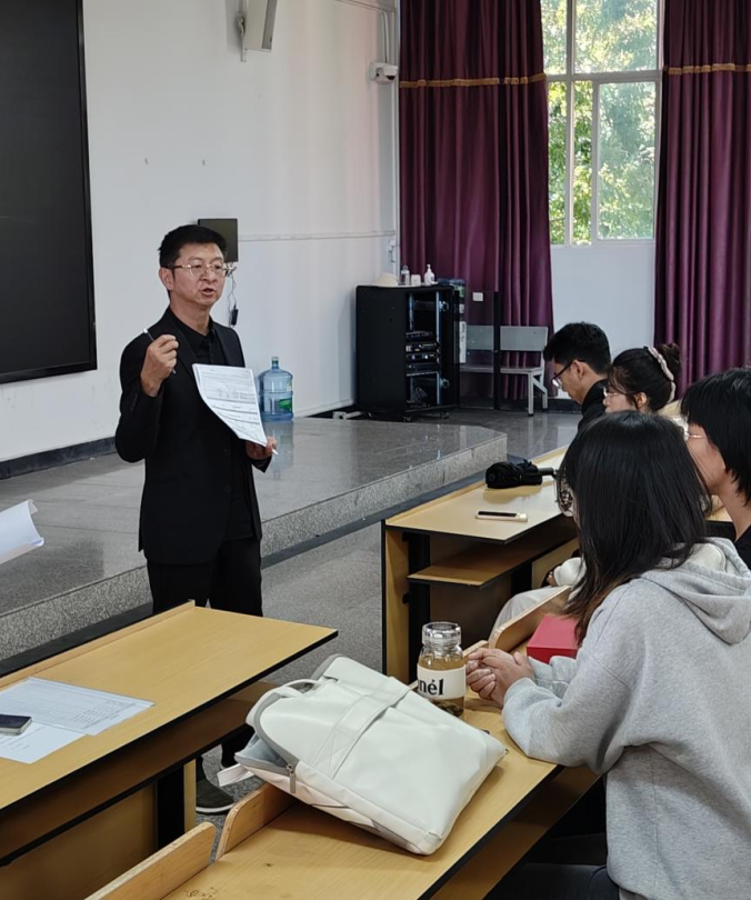 财经商贸学院率先开展 “诚信就业与政策解读” 专题讲座暨2026届毕业生首场专场招聘会 第 8 张