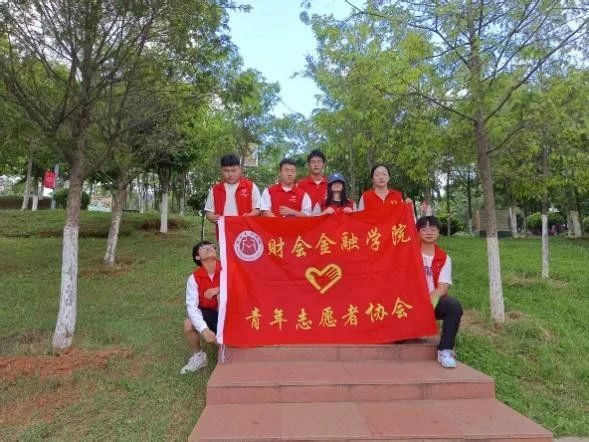 学院资讯 | 青年志愿者协会宁湖公园卫生清扫志愿服务活动圆满完成 第 1 张