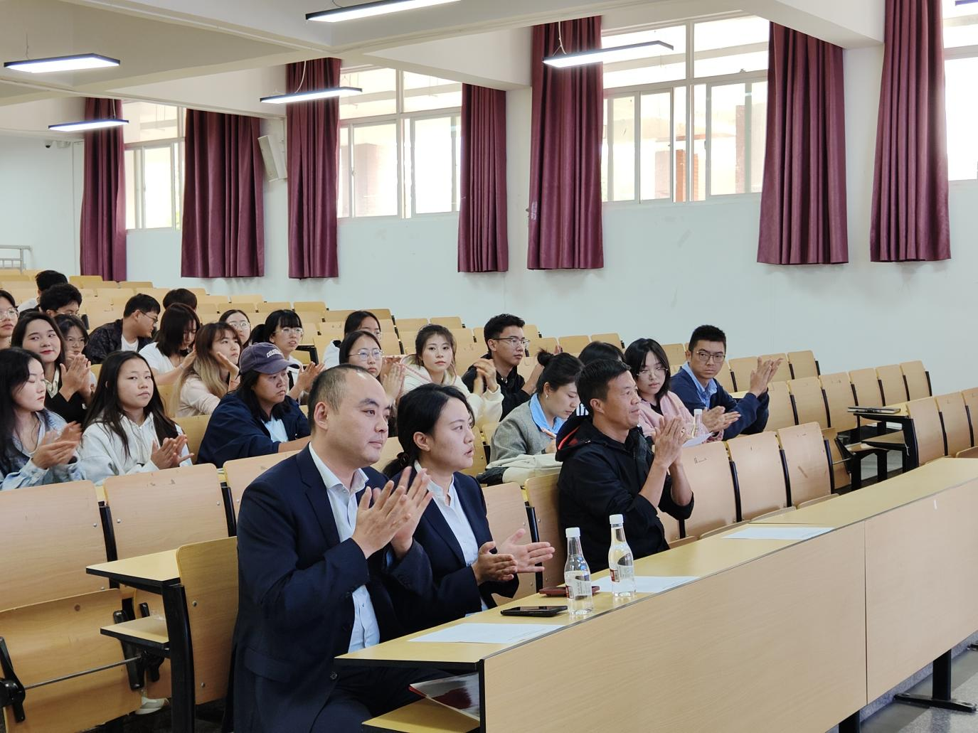 财经商贸学院率先开展 “诚信就业与政策解读” 专题讲座暨2026届毕业生首场专场招聘会 第 4 张