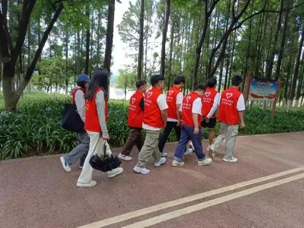 学院资讯 | 青年志愿者协会宁湖公园卫生清扫志愿服务活动圆满完成 第 5 张