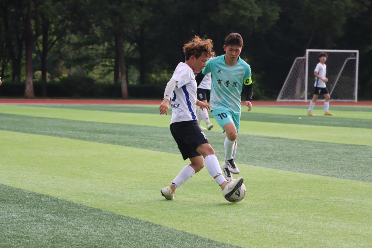 绿茵逐梦，医商对决—云南经济管理学院足球决赛圆满落幕 第 5 张