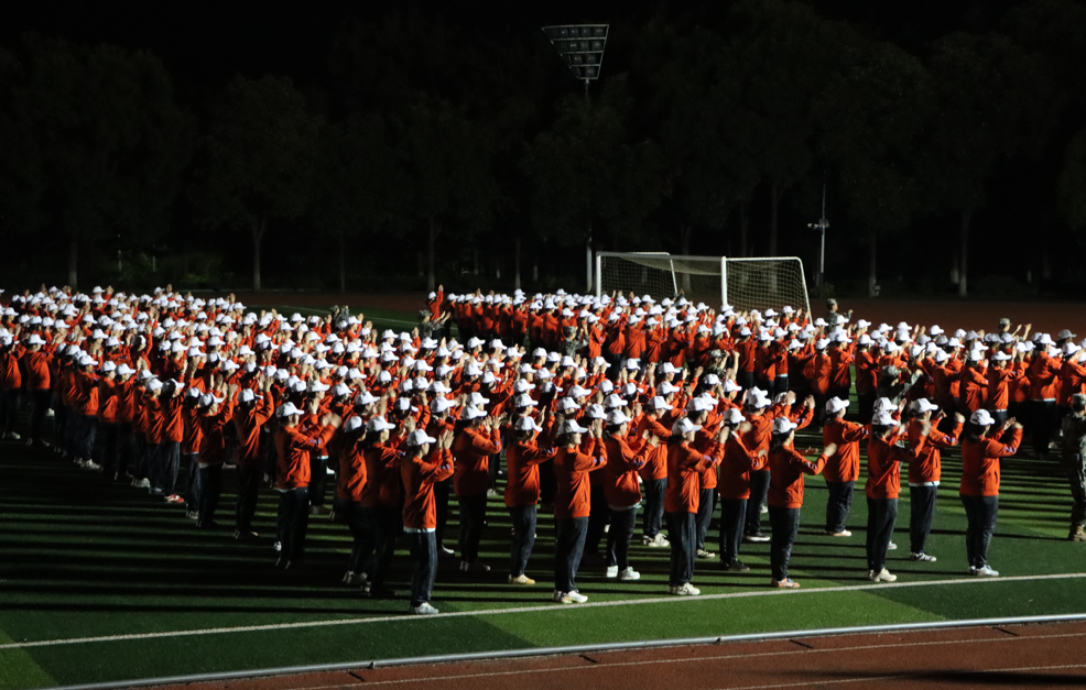 训练场上练硬功，才艺时光添温情 第 13 张